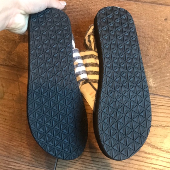 Sandals - Picture 4 of 4